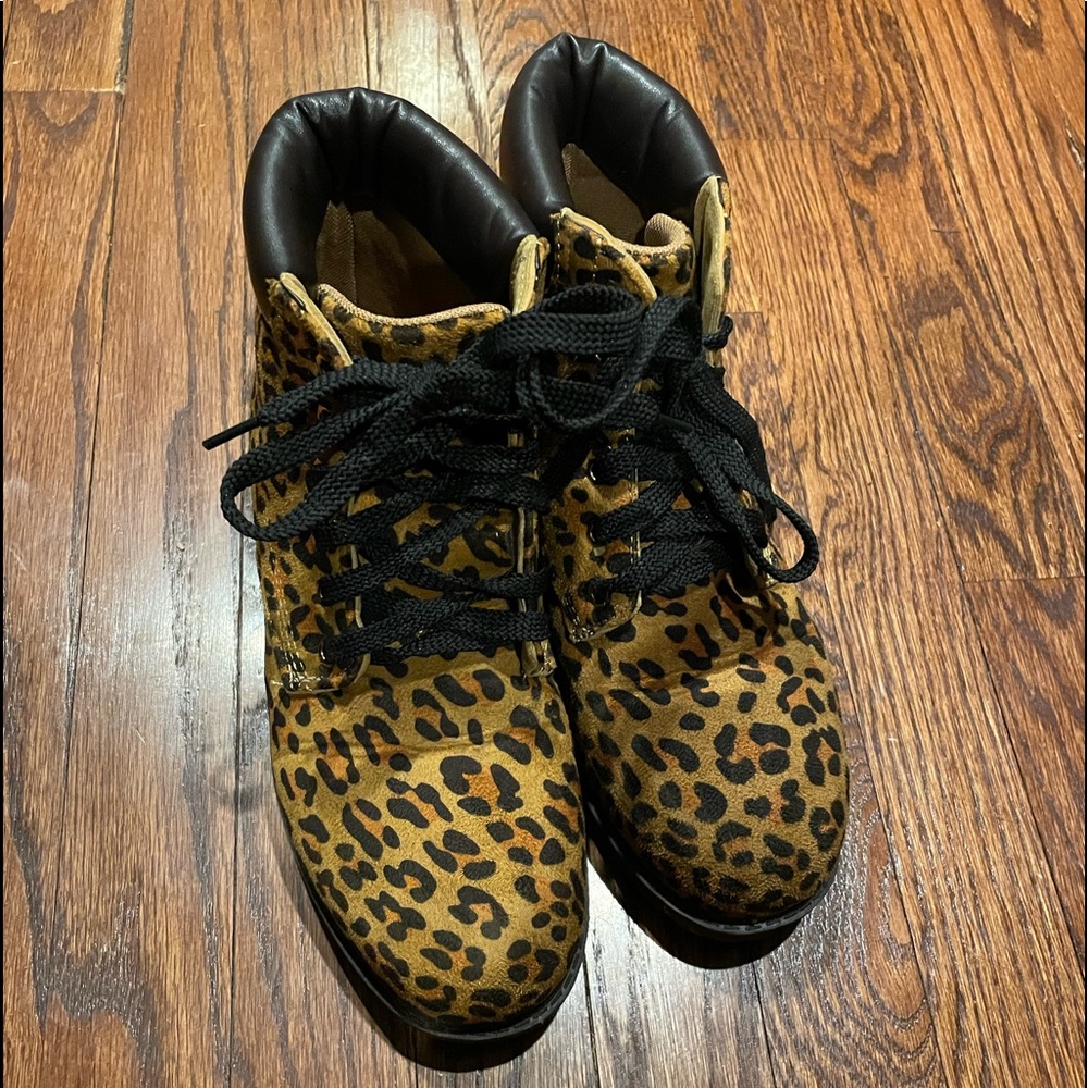 So Cute Leopard skin print Work Boots!